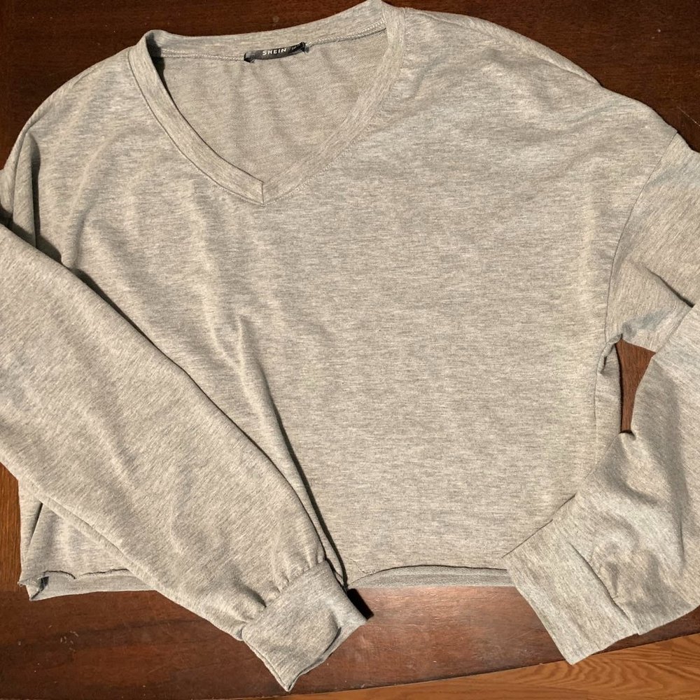 Gray Crop Sweater/Sweatshirt
